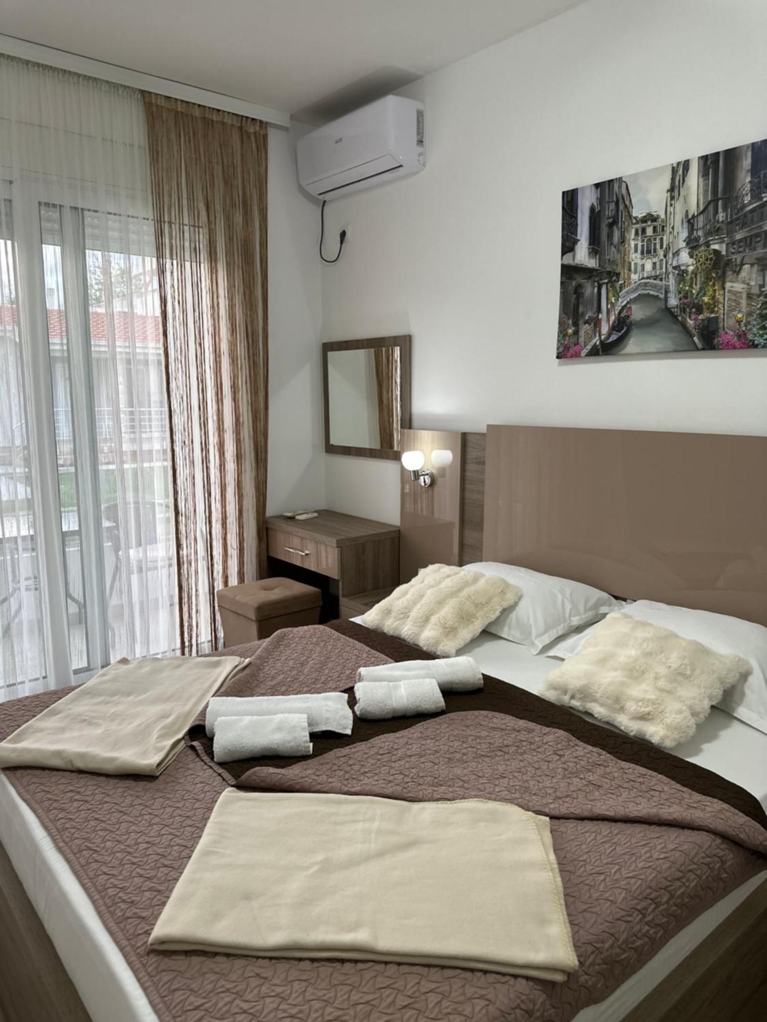 Apartments Amar Улцин Екстериор снимка