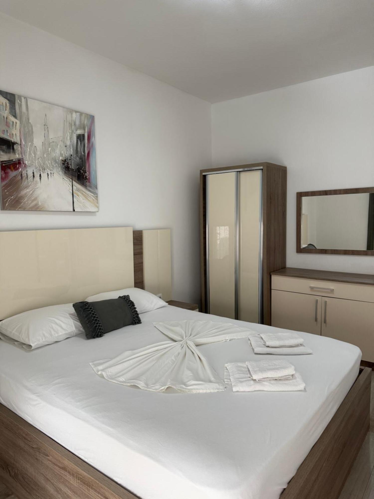 Apartments Amar Улцин Екстериор снимка
